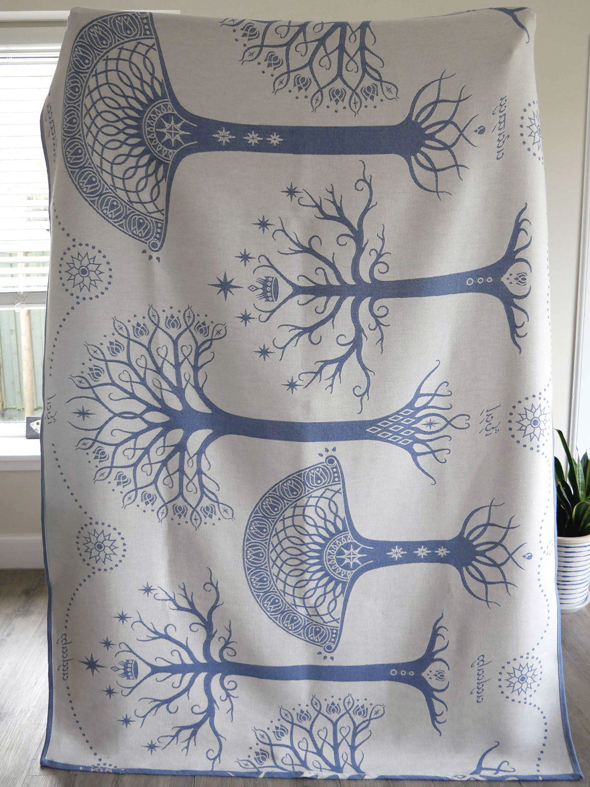 Ancients of Gondor Hîth Cashwool Throw