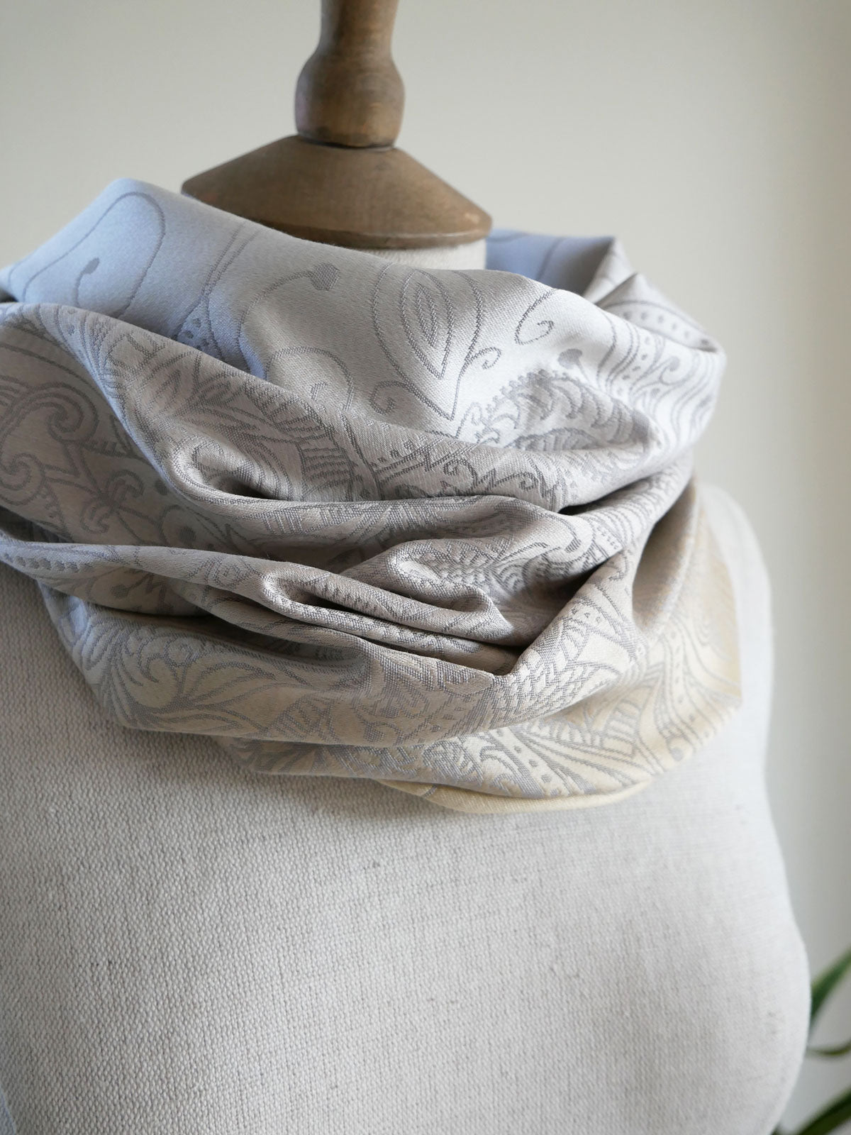 Lilika Diana Cowl