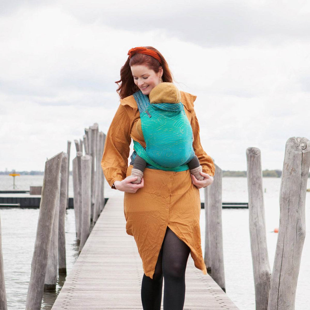 What to Dress Your Baby in When Carrying in the Winter - Oscha Slings