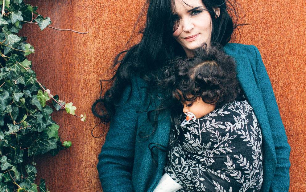 23 Evidence-Based Benefits of Babywearing - Oscha Slings