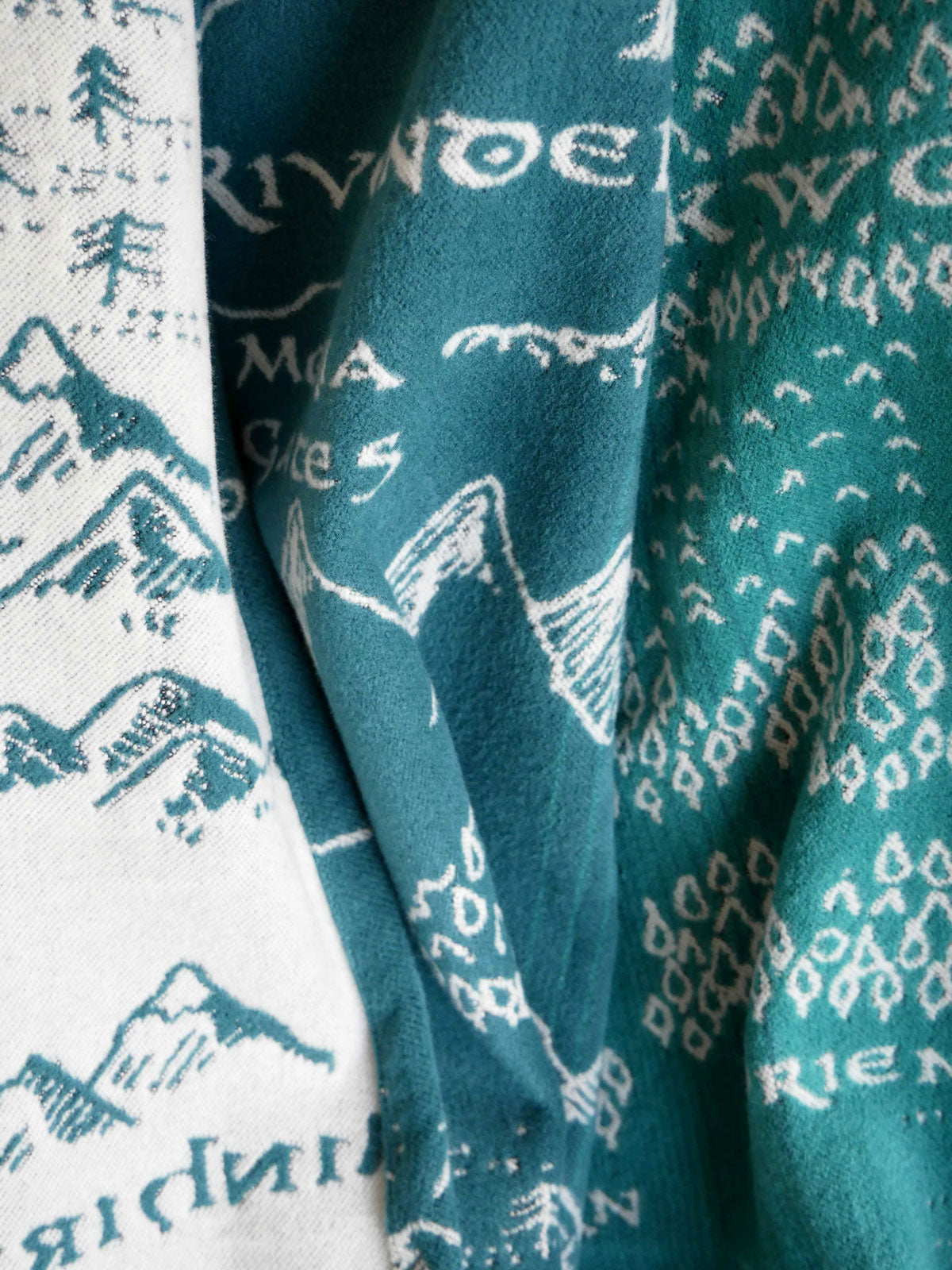 Realm of Middle-earth Moonlit Throw (Woven Second) [Grade 2]