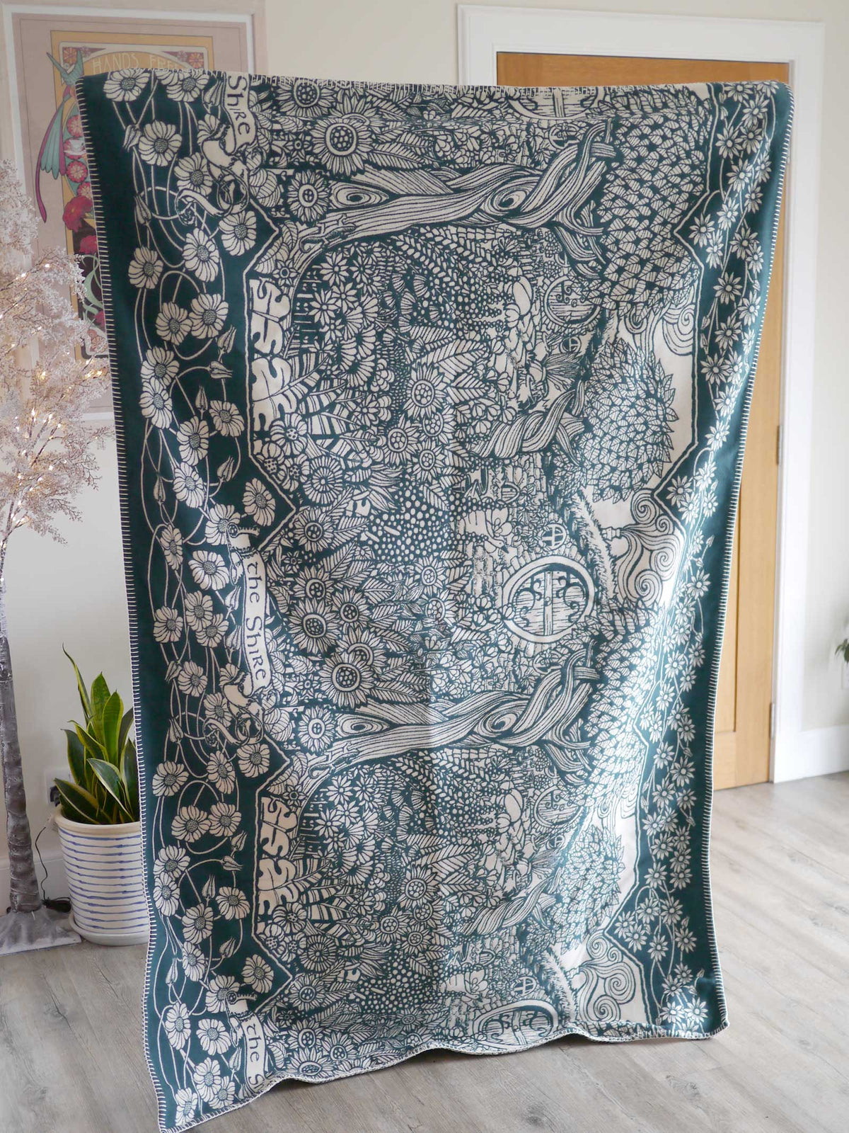 Shire Longbottom Throw (Woven Second) [Grade 2]