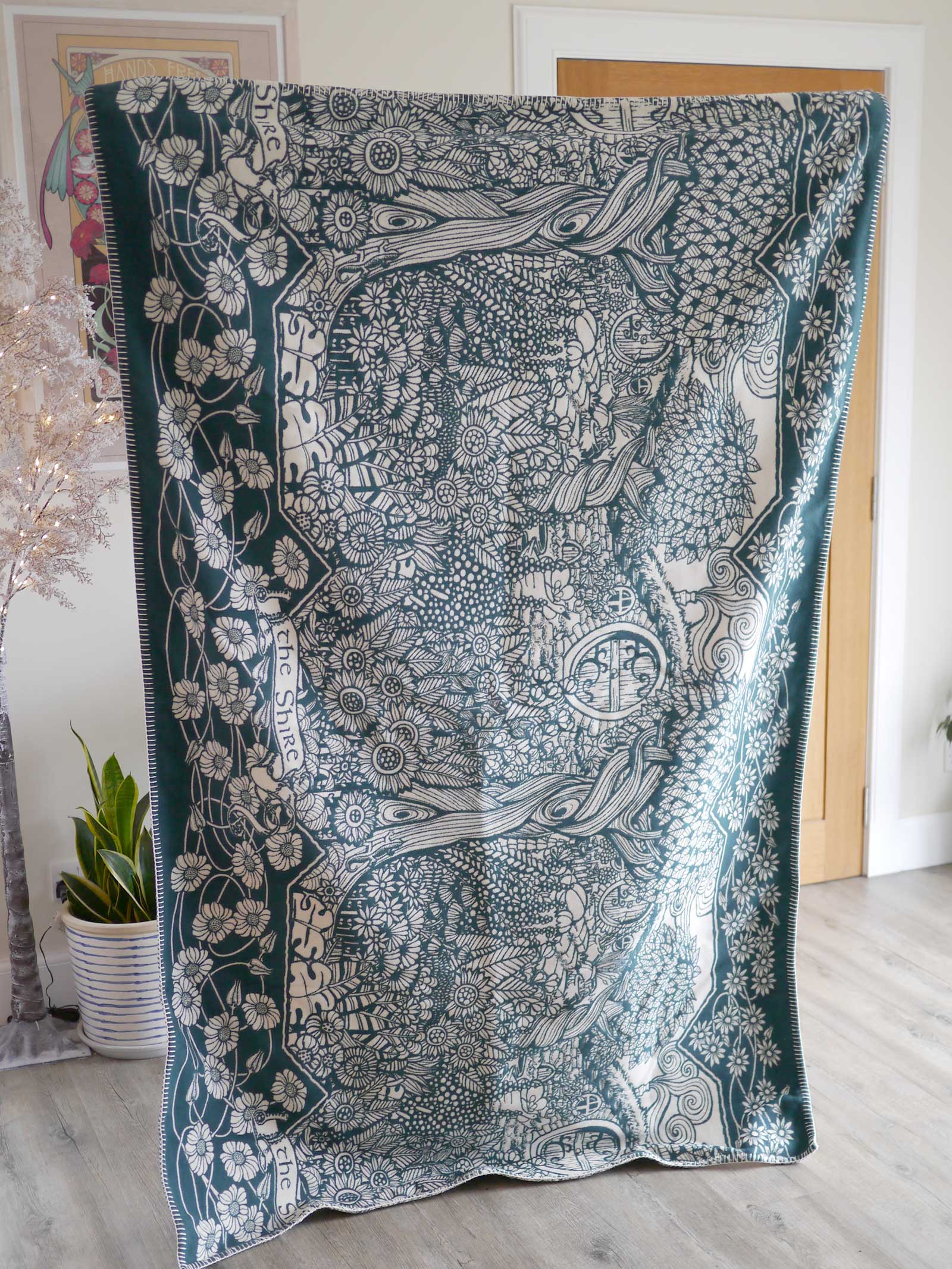 Shire Longbottom Throw (Woven Second) [Grade 2]