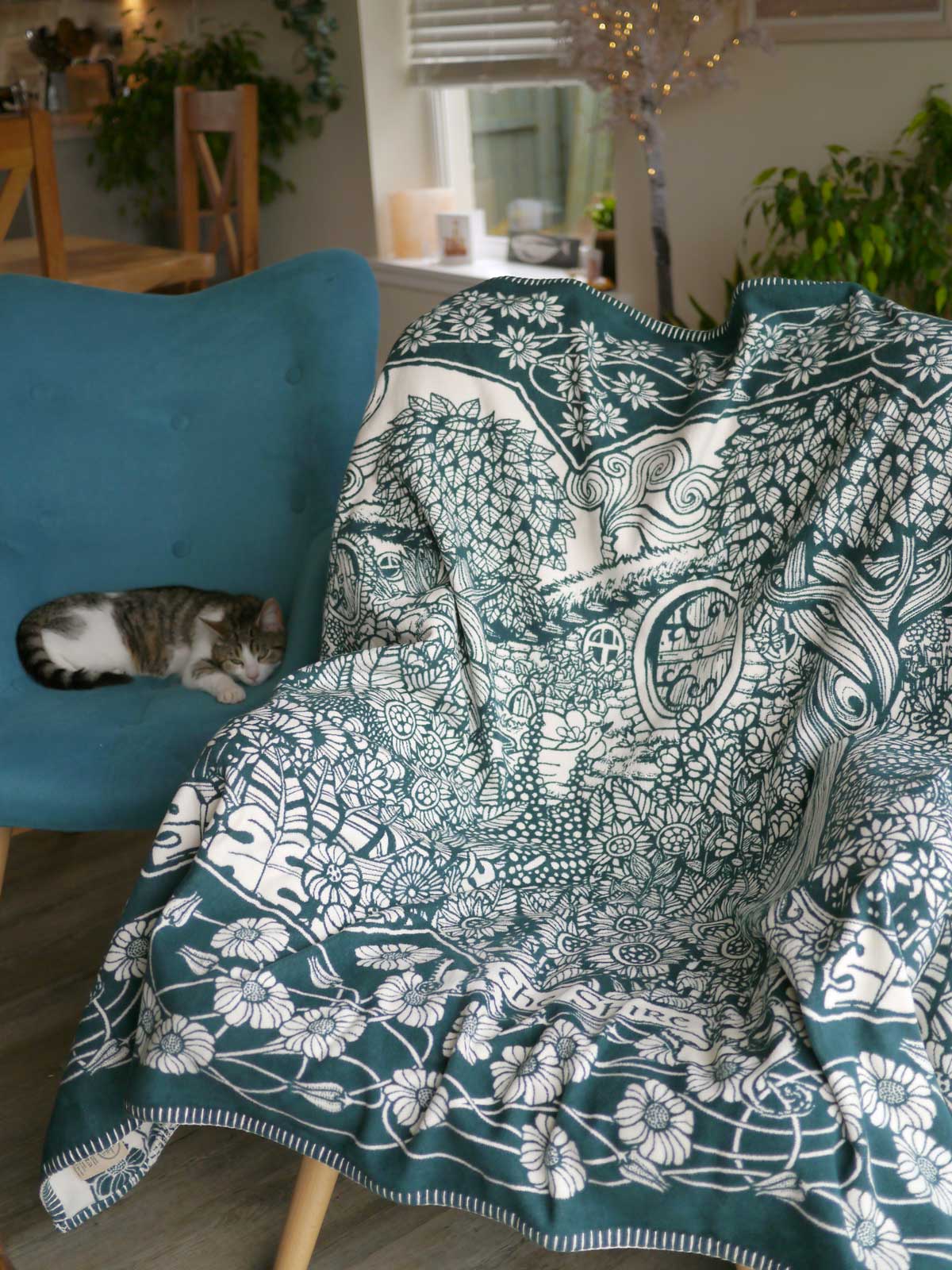 Shire Longbottom Throw (Woven Second) [Grade 2]